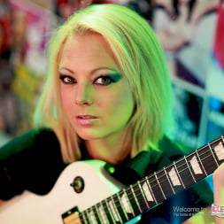 Krystal Pink in 'Killergram' A Hot Fucking Rock Chick (Thumbnail 2)