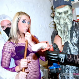 Lee Logan in 'Killergram' Take the Semen Bitch (Thumbnail 9)