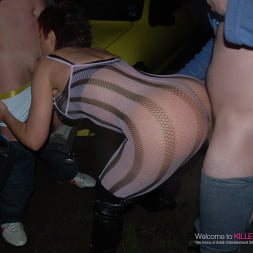 Lynne Warner in A Dogging Swinger (Photo 15) Lynne Warner in 'Killergram' A Dogging Swinger (Thumbnail 15)
