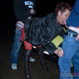 Lynne Warner in Ultimate MILF Dogging (Photo 14) Lynne Warner in 'Killergram' Ultimate MILF Dogging (Thumbnail 14)