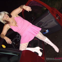 Mazza May in The Busty Dogging Milf (Photo 4) Mazza May in 'Killergram' The Busty Dogging Milf (Thumbnail 4)