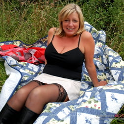 Tara Timmings in Its a Dogging Thing (Photo 3) Tara Timmings in 'Killergram' Its a Dogging Thing (Thumbnail 3)